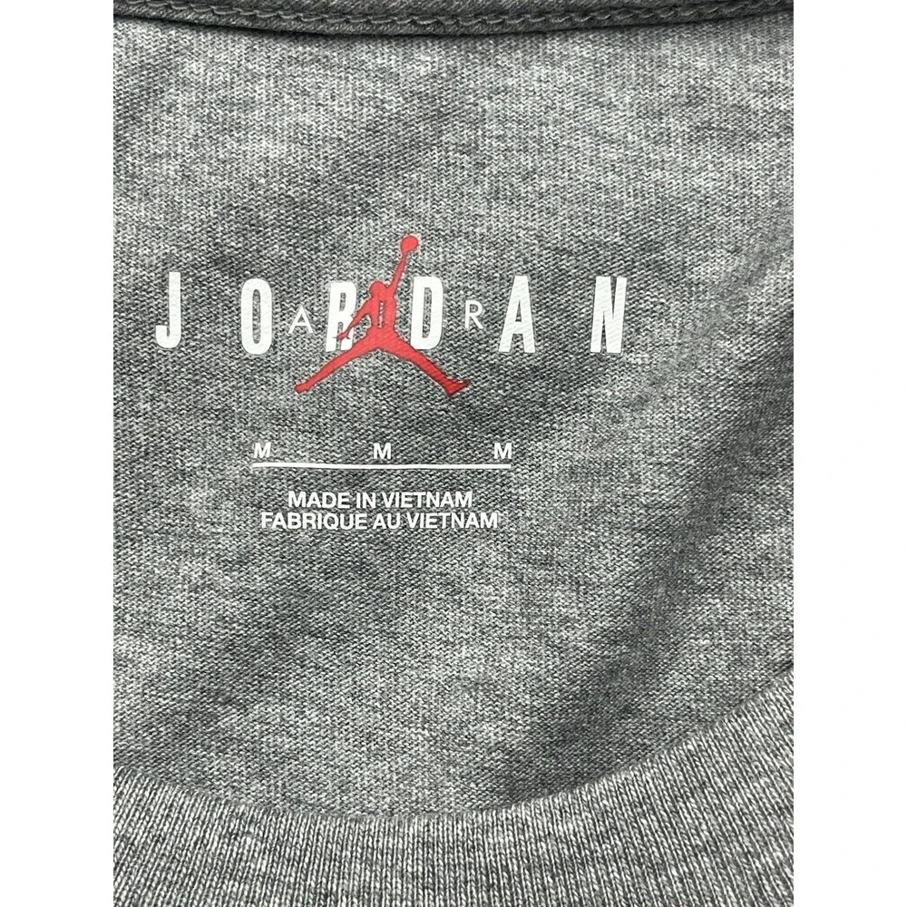 Jordan Flight Essentials Men’s Size Medium Heather Gray Graphic T-Shirt